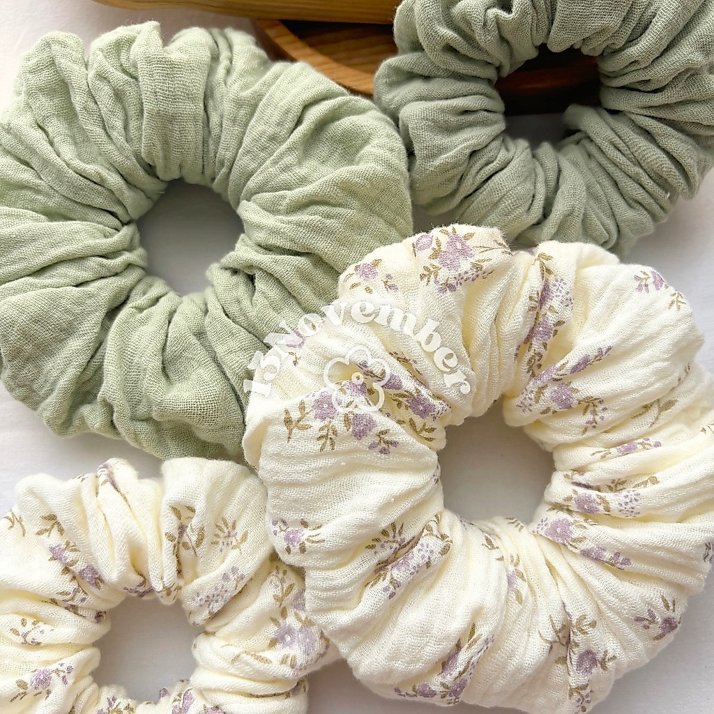 [SIÊU TO] Scrunchies Set Cột Tóc Vải Xô Muslin Hoạ Tiết Hoa Nhí Tím Xanh Size Lớn Phồng To Hot Trend | BigBuy360 - bigbuy360.vn