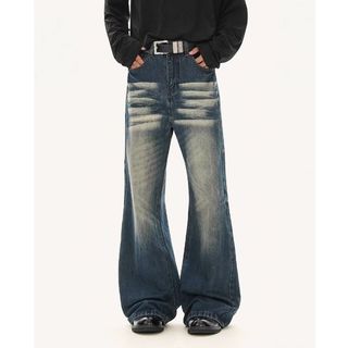 Quần jeans nam cạp cao, phù hợp với trang phục mùa thu