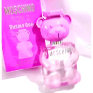NƯỚC HOA MOS.CHI.NO TOY 2 BUB.BLE GUM 100ML