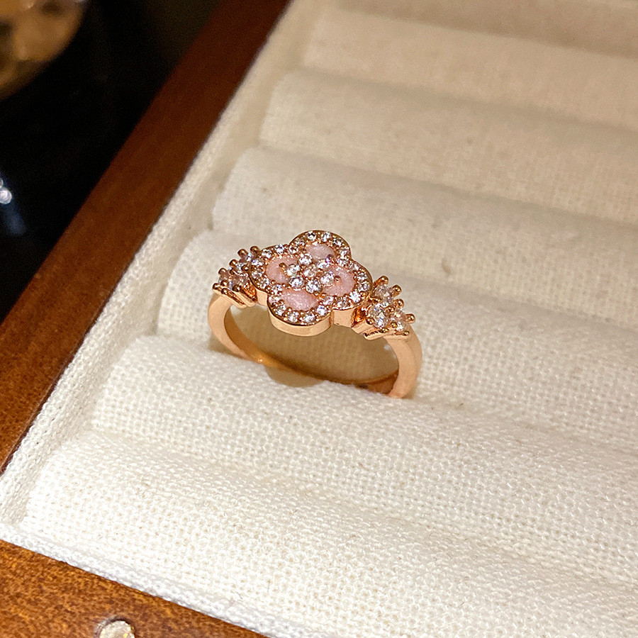 Nhẫn zirconia hoa mở điều chỉnh thiết kế xếp chồng tối giản, phù hợp làm món quà trang sức cho nữ.