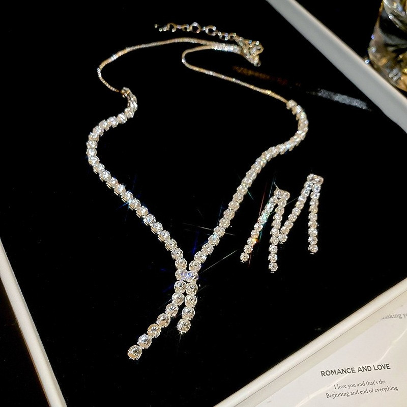 Vòng cổ tua rua hình học zircon cùng bộ bông tai cao cấp, thiết kế đơn giản và sang trọng