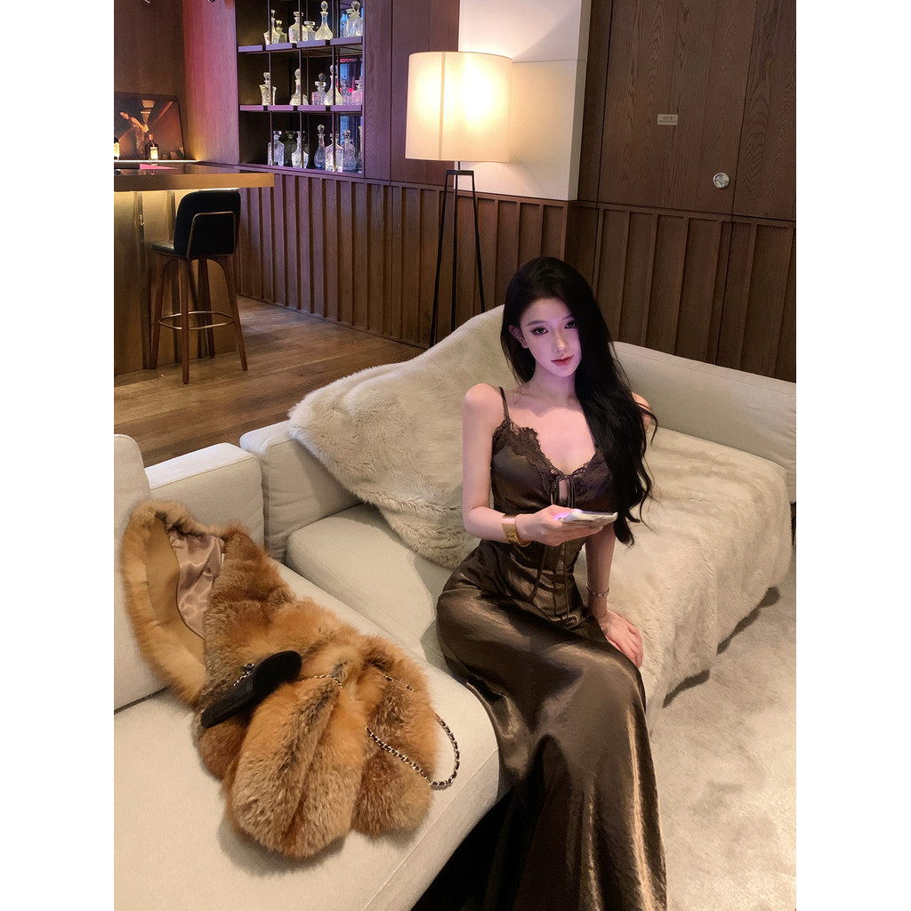 Đầm dây satin sang trọng Luxury