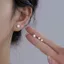 Bông tai đính nút thắt bạc S925 thanh lịch với thiết kế họa tiết cho thời trang tối giản