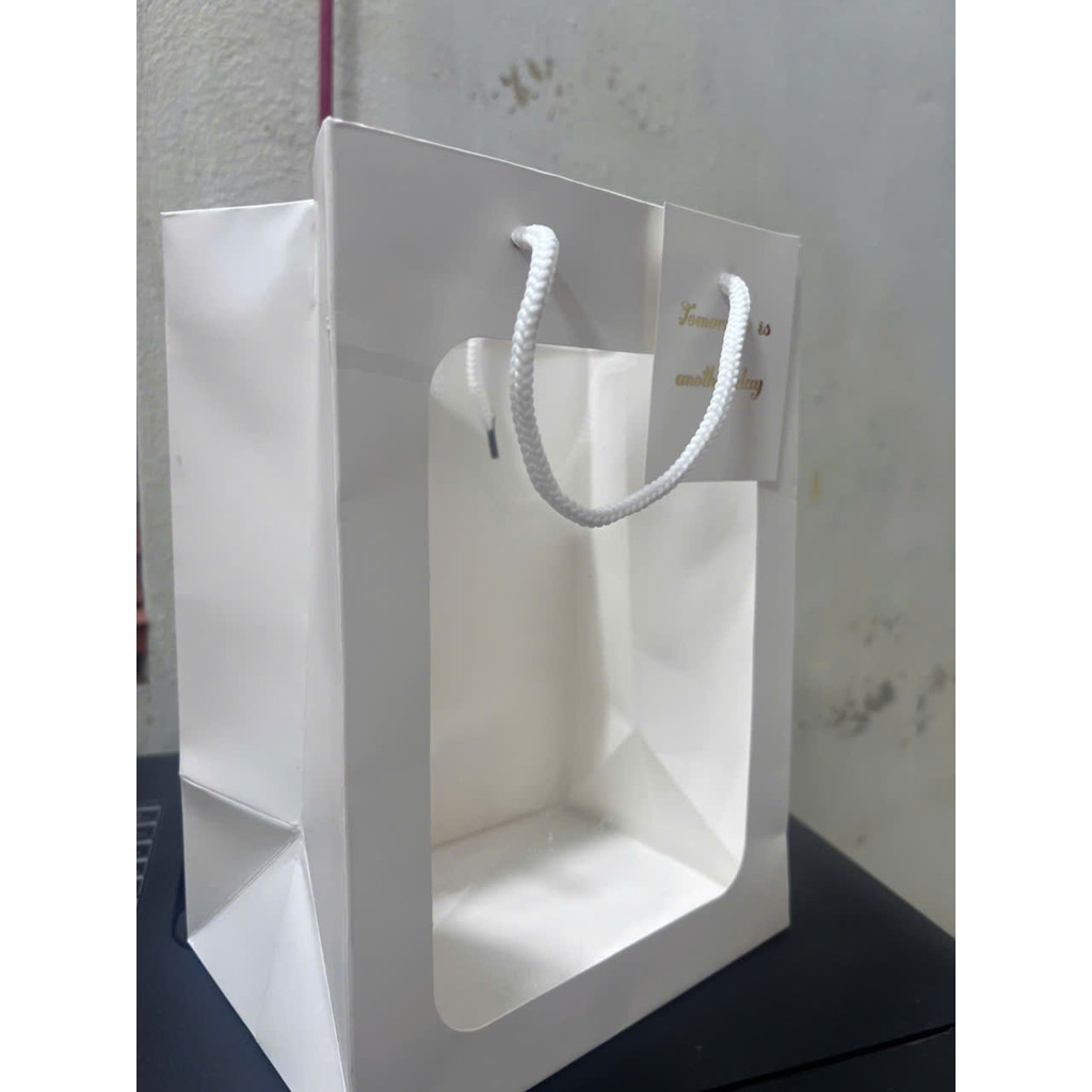 Combo 10 Túi Giấy Đựng Quà Cửa Sổ Trong Suốt 18x13x25cm, Có Quai Dù, Tag Ép Nhũ Sang Trọng – Màu Trắng , Size Trung