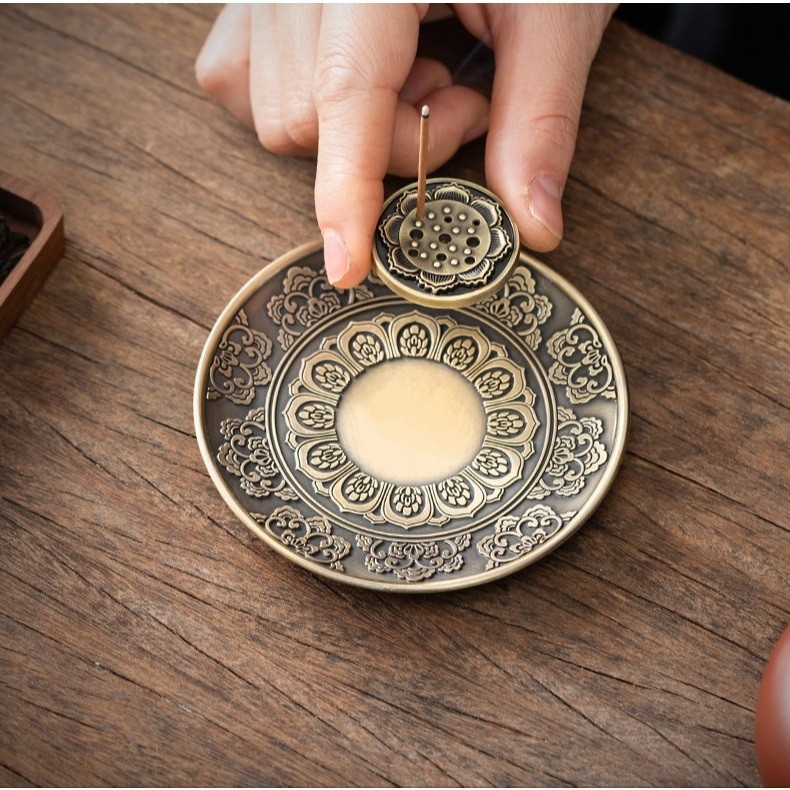 Bộ Chân Đế Cắm Nhang Trầm Bằng Hợp Kim Đồng Họa Tiết Hoa Sen