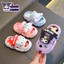 Kuromi Mùa Hè Giày Sandal Trẻ Em Dép Bé Trai Bé Gái Chống Trơn Trượt Baotou Lỗ Giày Trung Nhỏ Trẻ Em Đi Biển Lỗ Giày 821X