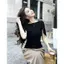 Áo thun ngắn tay một vai màu đen mùa hè kiểu Pháp Xù Thiết kế thích hợp Slim-fit Slimmer Look White Tính khí phù hợp cho nữ Hot Girl Top