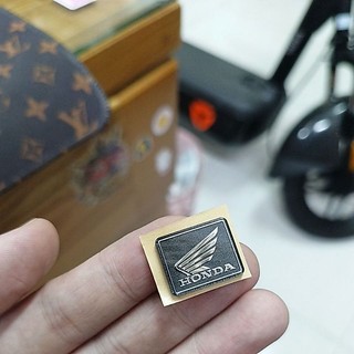 Tem logo cánh chim Honda đúng zin sẵn keo zin 3m ( giá 1 cái )