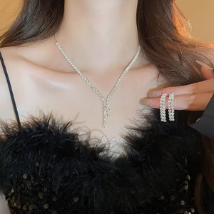 Vòng cổ tua rua hình học zircon cùng bộ bông tai cao cấp, thiết kế đơn giản và sang trọng