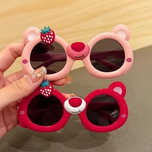 Kính Mát Trẻ Em Hoạt Hình Gấu Dâu Bé Trai Bé Gái Kính Mát Thời Trang Dễ Thương Cho Bé Che Nắng Kính Đồ Chơi