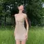 Đầm dây đeo hoa ngọt ngào mùa hè cổ chữ V có dây buộc eo hẹp Slim-fit Slimmer Look Seaside