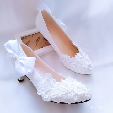 Giày cưới cô dâu nơ ren hoa trắng ngọc trai gót thấp, phù hợp chụp ảnh cưới, lễ cưới người lớn