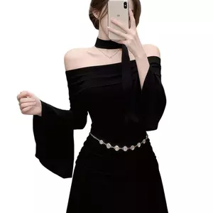 Váy ngắn một vai màu đen mùa đông Ống hút Ánh sáng hẹp sang trọng Thanh lịch Hoàng gia Phong cách chị em tiệc đi lại Đế mỏng