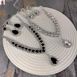 Trang sức cô dâu full kim cương giả, bộ dây chuyền và bông tai thiết kế tinh tế quyến rũ, phù hợp váy dạ hội và tiệc cưới