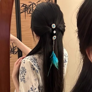 Kẹp Tóc Lông Vũ Phong Cách Dân Tộc Cổ Điển Từ Vân Nam - Màu Đỏ Tinh Tế