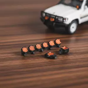 MJnmc Tỉ Lệ 1 / 64 Lính Bốn Lá Cỏ Ba Lá Đèn Tìm Kiếm Cản Đèn Off-Road Piup Tru Mô Hình Sửa Đổi Phụ Kiện Quà Tặng Mới