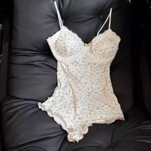 Váy nữ PYCOU, Bộ áo liền quần một mảnh không tay viền ren, Thời trang thoải mái Slim Fit Váy yếm gợi cảm Ngày lễ tình nhân