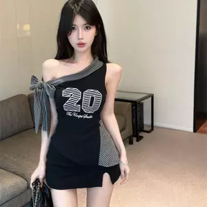 Mùa hè Mỹ Hot Girl Sọc Slanted Vai yếm không đều có dây buộc không đều Slim-Fit Slim-Fit Slimmer Look Niche Áo không tay dành cho nữ