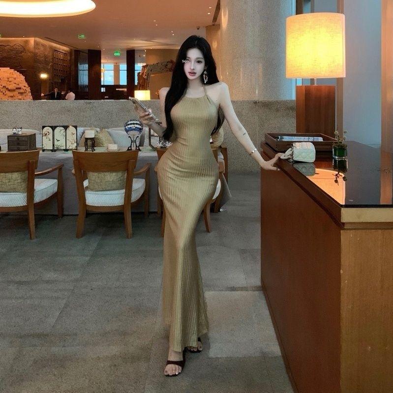 Váy vàng cổ dây Pháp
