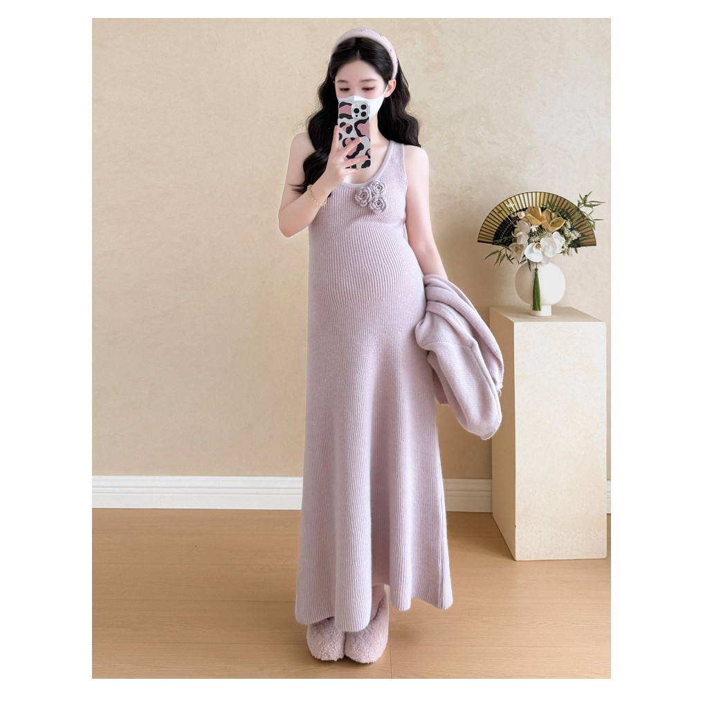 Bộ đồ bà bầu thu đông gồm váy vest móc ba chiều và áo khoác hai mảnh