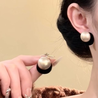 Bông tai hình tròn ngọc trai nhung bạc, thiết kế cổ điển đơn giản