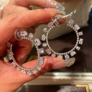 Thời Trang Hàn Quốc Phong Cách Mới Zircon Nhẹ Sang Trọng Bông Tai Tròn Bán Buôn