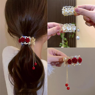 Giao hàng nhanh trong 24 giờ - Kẹp tóc đuôi ngựa cao với thiết kế vòng tua rua hoa giúp bạn trông thanh lịch