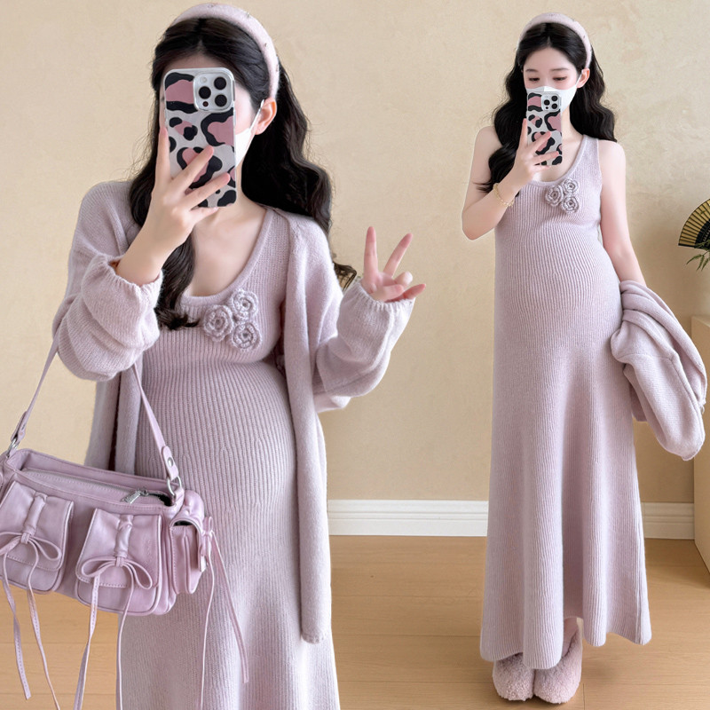 Bộ đồ bà bầu thu đông gồm váy vest móc ba chiều và áo khoác hai mảnh