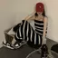 Mùa hè 2026 Pháp Bellflower Đen Trắng Sọc Dệt Kim Sling Dress Eo hẹp Mỏng Hơn Nhìn Niche Tính Khí Kỳ Nghỉ Váy Dài Nữ