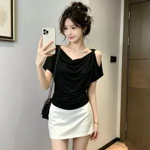 Áo thun ngắn tay quây Niche mùa hè 2026 Thiết kế độc đáo Tính khí nhẹ nhàng Slim-fit thon gọn hơn