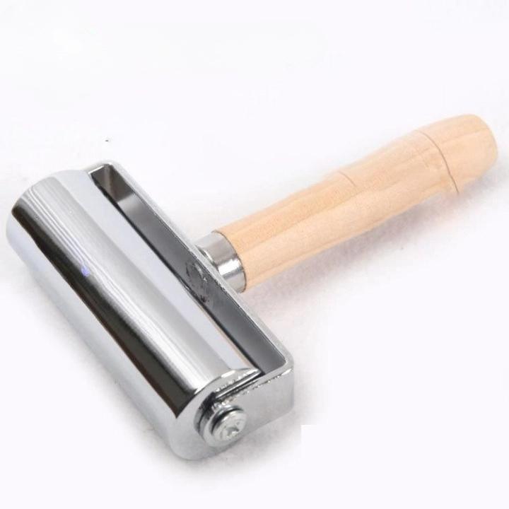Con lăn xử lý bề mặt da - Giúp keo bám đều, nâng cao chất lượng thành phẩm