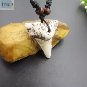 Mặt dây chuyền răng cá mập JVSUB Bùa phước lành màu đen may mắn