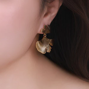 Hoa Tai nữ tạo hình chiếc lá mạ vàng cao cấp, thiết kế thiên nhiên - DOJI