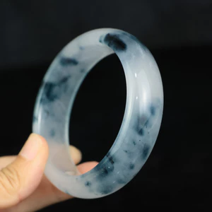Phụ kiện vòng tay phẳng được đánh bóng bằng đá cao hoàn hảo của Seiko