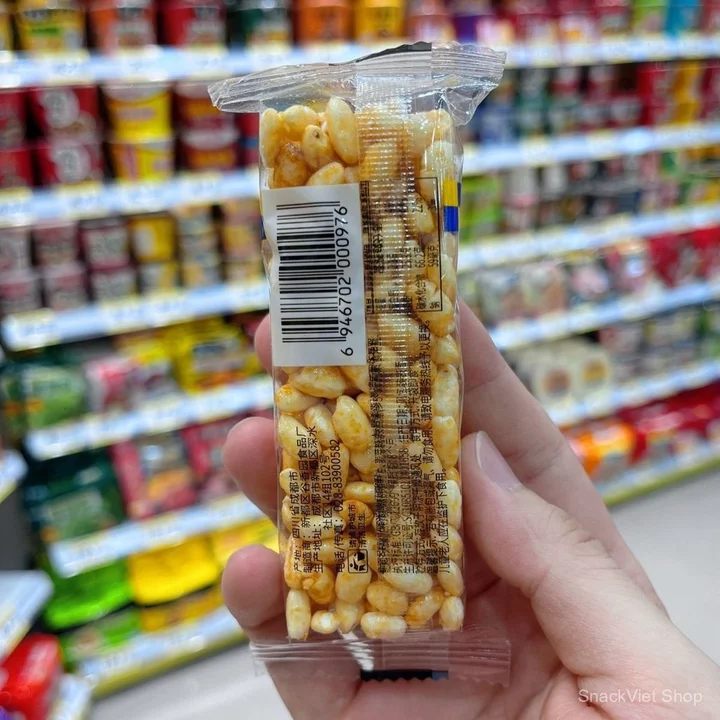 Đồ ăn vặt Khu vực bán đồ ăn vặt rất đông đúc. Mi Lên Ni Bánh gạo đường nâu, bánh gạo, bắp rang bơ, đồ ăn nướng, đồ ăn vặ