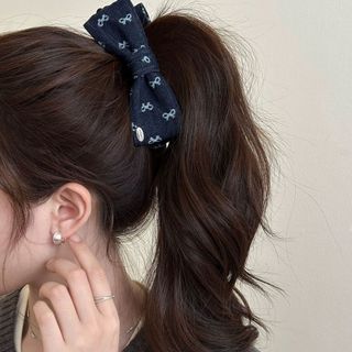 Kẹp Tóc Cao Cấp Style Hàn Quốc - Denim Màu Xanh Với Nơ Chuối In Họa Tiết, Phù Hợp Cho Duổi Ngựa Đứng