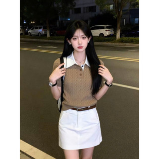 Bộ Áo kiểu cổ điển mùa xuân, cổ POLO, dệt kim, tay ngắn ôm dáng và chân váy ngắn cho Nữ mùa Hè