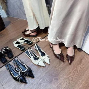 Sục bệt nữ mũi nhọn nơ mũi phối viền ren da mềm sang chảnh màu Đen Kem Nâu
