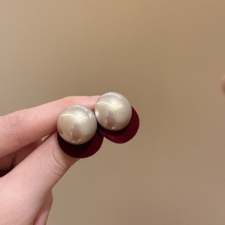 Bông tai hình tròn ngọc trai nhung bạc, thiết kế cổ điển đơn giản