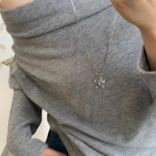 Vòng cổ mặt dây chuyền hình trái tim và hoa màu bạc đơn giản Thiết kế tinh tế và độc đáo Dây chuyền áo len thời trang và đa năng cho mùa thu đông