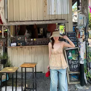 Cổ chữ V màu vàng lưng đẹp hoa dành cho nữ mùa hè Phong cách thuần khiết khao khát gợi cảm Cô gái nóng bỏng Áo không tay hở lưng đẹp