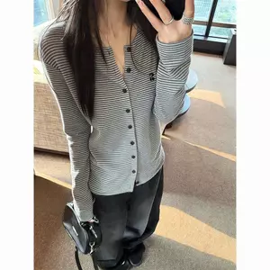 Áo thun Cardigan sọc dài tay sọc màu sắc tương phản phong cách Hàn Quốc dành cho nữ mùa hè Hot Girl Mặc áo khoác Slim-Fit Áo khoác phong cách lười biếng