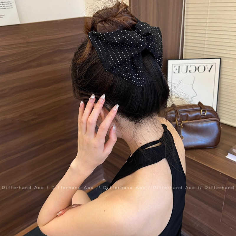 Kẹp tóc phong cách Hàn Quốc đơn giản chấm bi tam giác, phù hợp với kiểu búi nửa đuôi ngựa