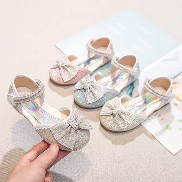 | sandals for boys | 【sandals for girls】 ✣Bé Gái Kim Cương Giả Da Mùa Xuân Mùa Hè Giày Pha Lê Phiên Bản Hàn Quốc Giày Công Chúa Nhỏ Vừa Trẻ Em Nơ Đầm Bé Gái Nửa Sandal♔