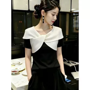 Mùa hè 2026 Hàng Châu Âu Đơn giản Áo thun ngắn tay nhẹ nhàng Thiết kế thích hợp Slim-Fit Slimer Look Comuter All-Match Basic Ba