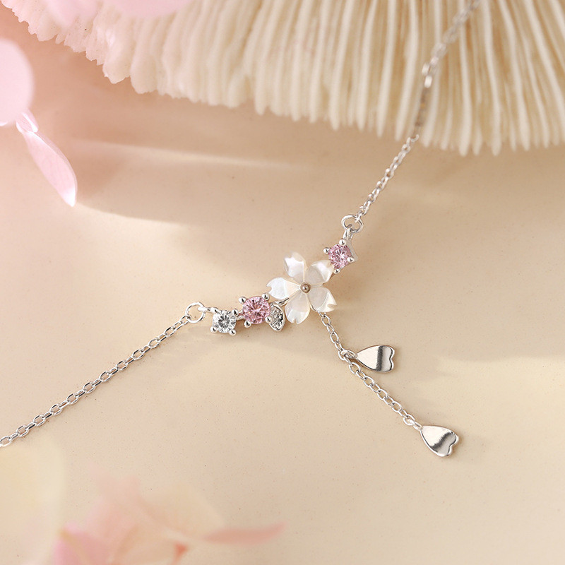 Vòng cổ hoa anh đào hồng ngọt ngào và tươi mát phong cách Hàn Quốc