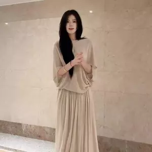 Mùa hè 2026 Pure Desire Hot Girl Hai mảnh cổ tròn mỏng dáng rộng phù hợp với eo cao ôm hơn Bộ đồ váy