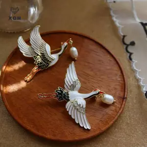 1 Ngọc Trai Cần Cẩu Men Pin Vintage Chim Charm Trâm Cài Nữ Trang Sức Cao Cấp [Mina]