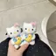 PS1 Sanrio Hello Kitty Plushie Móc Khóa Trang Phục Hoa Với Túi Gà Vàng Nhỏ Charm SP1