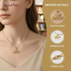 Mặt dây chuyền tốt nghiệp AqToCna 2026 Thép Nelace Vàng mờ cho lễ kỷ niệm trường học đáng nhớ AqToCna